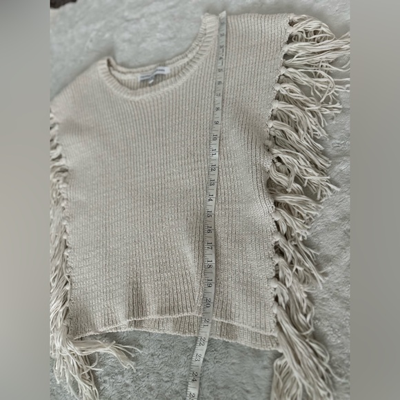 NWOT- CUPCAKES & CASHMERE Revolve Napa Fringe Poncho in Ivory - Picture 14 of 14